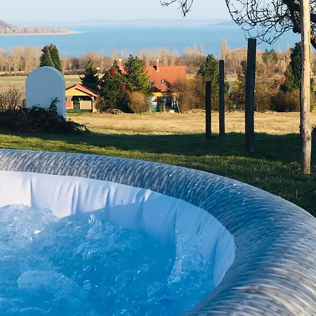 Szerelmes Tunderlak Ξενοδοχείο *